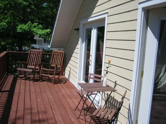 ahoy-inn-put-in-bay-upstairs-balcony