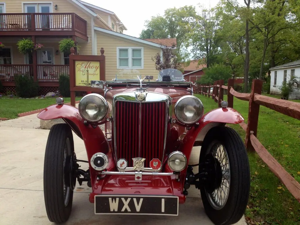 ahoy-inn-put-in-bay-vintage-car-races-hosted